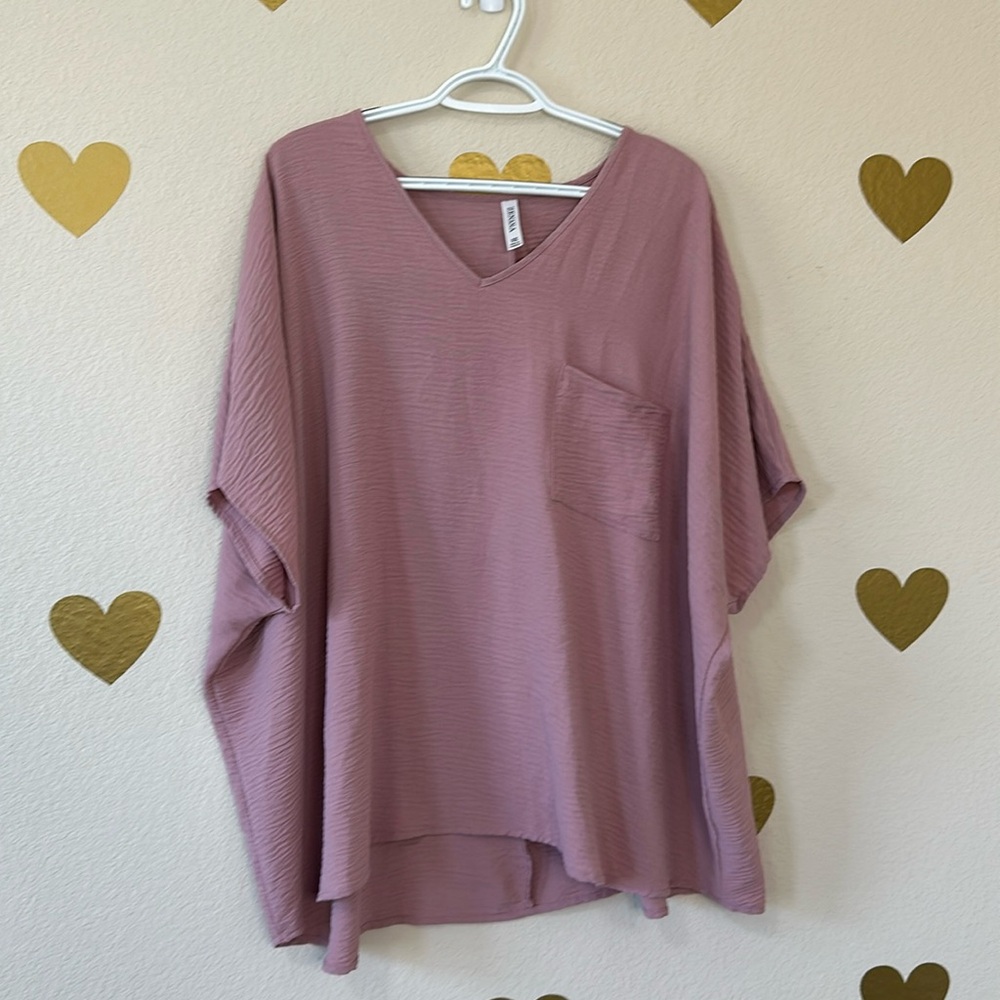 Zenana 2X oversized top with front pocket and seam down the back